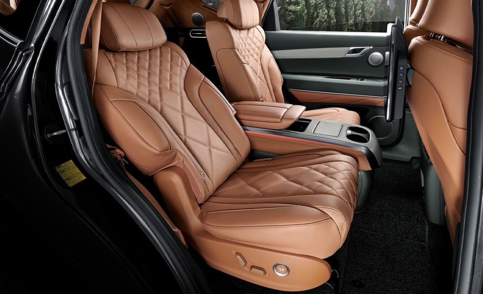 Hyundai GV80, Екінші қатардағы орындықтар ортаңғы қол тірегі бар